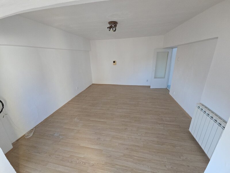 Resita Apartament cu o camera (garsoniera) ultracentral in Resita